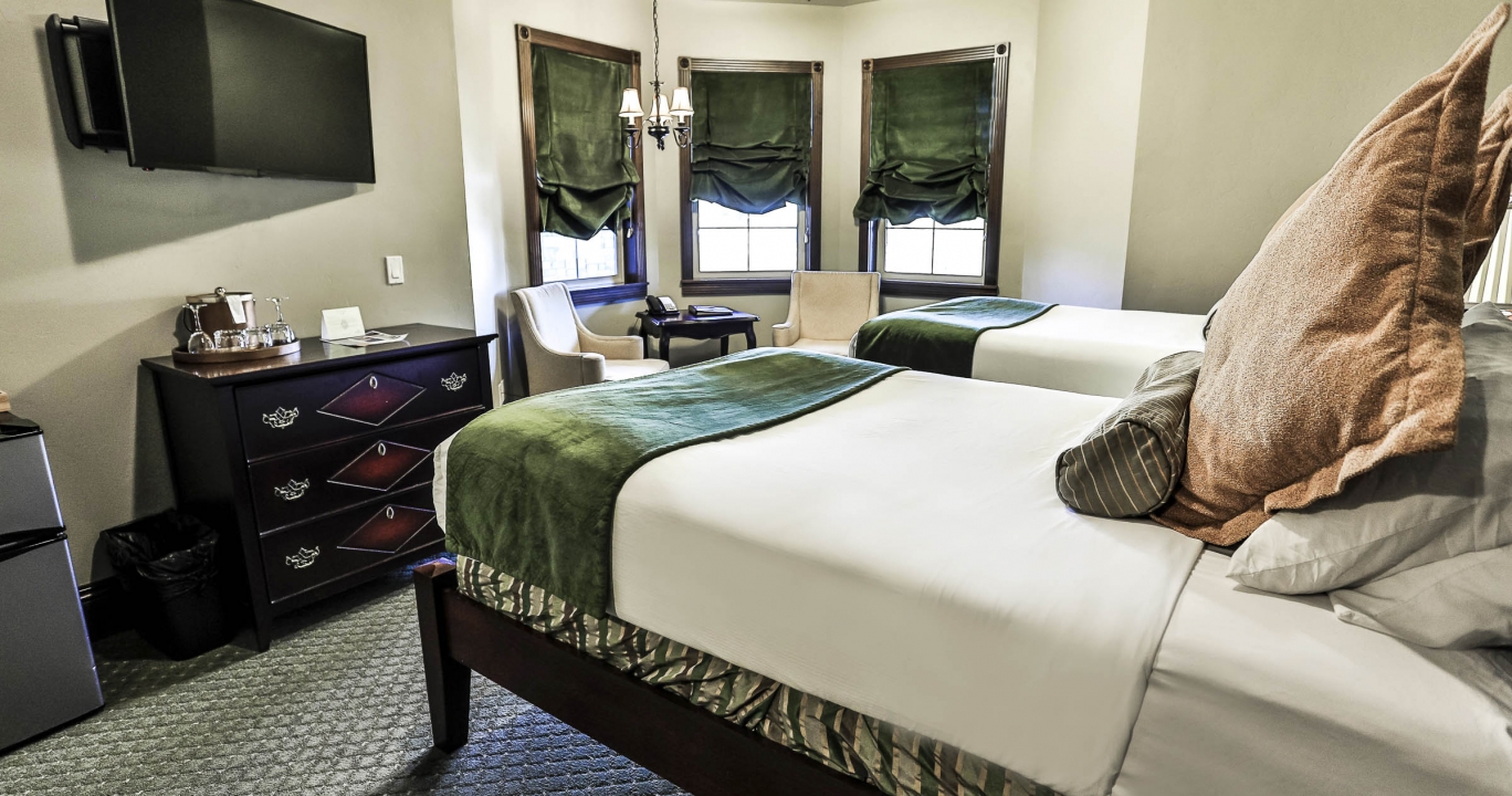 The bedroom decor in the Junior Lux Suite